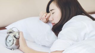 夏に眠れない40代・50代女性へ。更年期の不調を整える快眠習慣の作り方